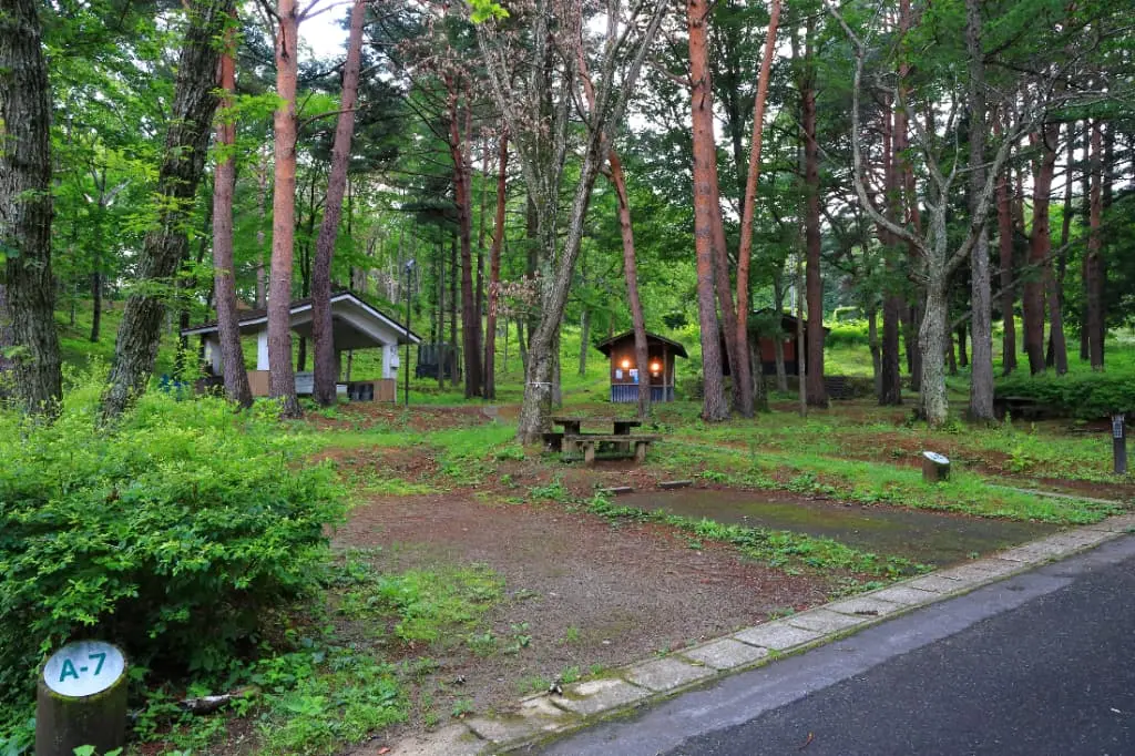 A small cottage and cooking facility located on the grounds of Kurosaki Auto Campground.